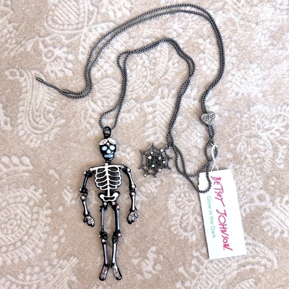 Brand New Betsey Johnson Halloween Glow in the Dark Skeleton Long Necklace - Picture 2 of 14